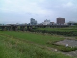飯塚中心街を流れる川。この先で合流している、水の豊富な街