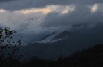 翌朝、雲の中の谷川連峰
